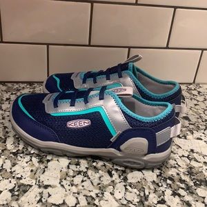 Keen Kotch Tracer Shoes. Blue Depths/Silver. Youth Size 2. New!